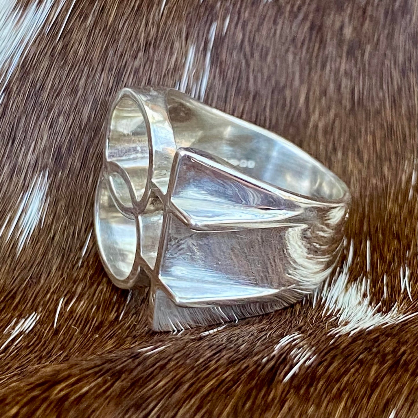 Sapphic Ring
